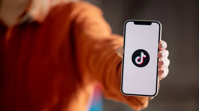 84% dos vídeos de marcas apresentam baixo desempenho no TikTok
